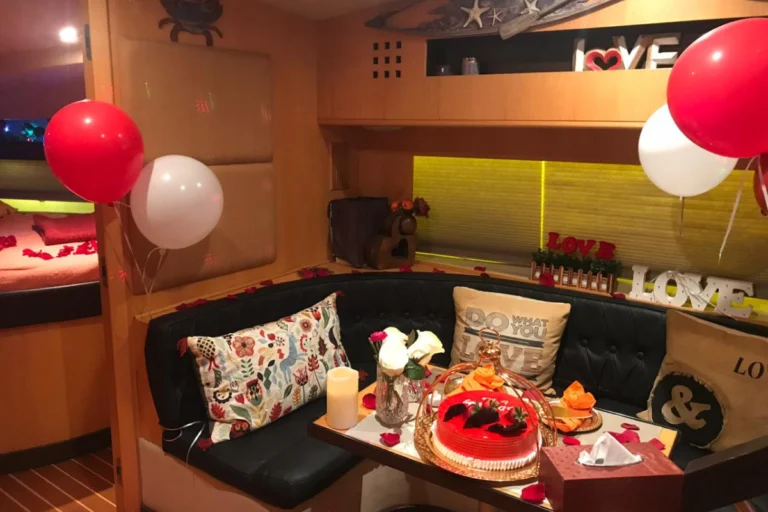 36ft Luxury Oryx yacht rental in Dubai – photo 3 of 9