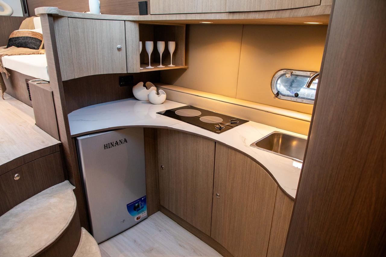 48ft Yacht Rental in Dubai Marina YRD Signature (5)