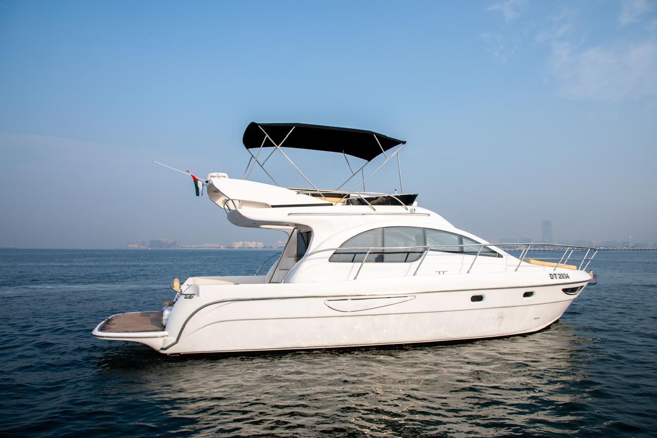 48ft Yacht Rental in Dubai Marina YRD Signature (9)