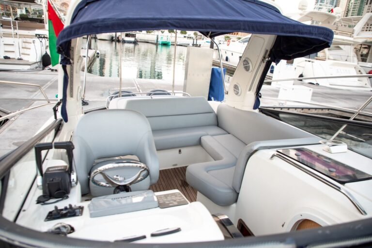 YRD Prime 33ft – nora 33ft yacht rental in Dubai Harbour up to 8 guests – photo 5 of 8