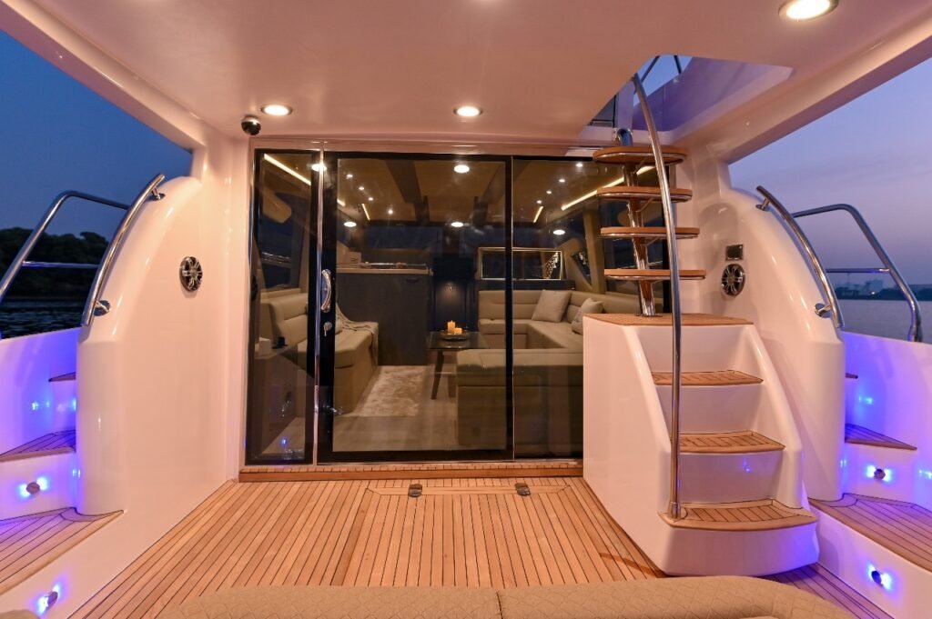 YRD Signature 50ft yacht – photo 9 of 11
