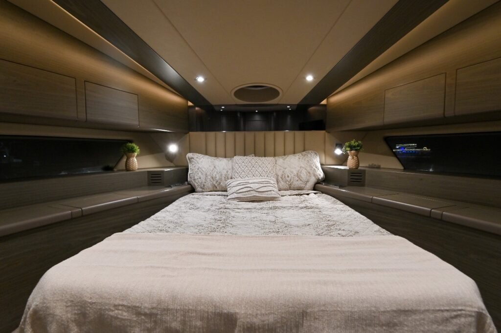 YRD Signature 50ft yacht – photo 4 of 11