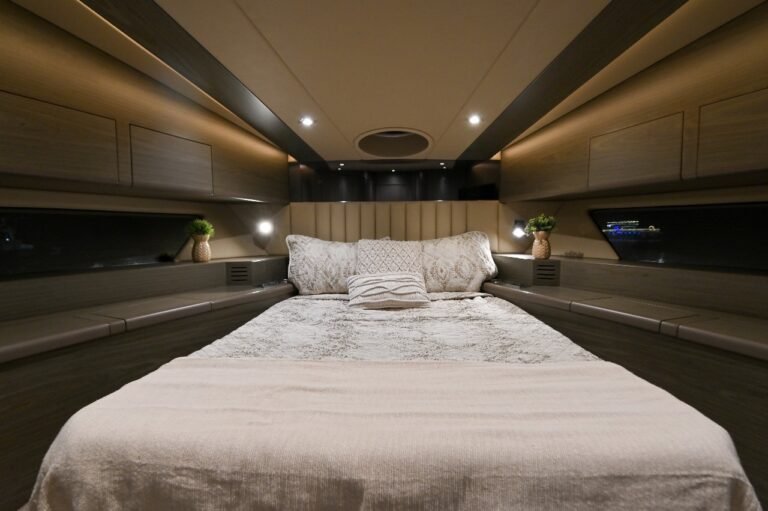 YRD Signature 50ft yacht – photo 4 of 11
