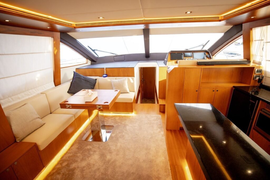 YRD Prestige 70ft يخت دبي – الصورة 7 من 11