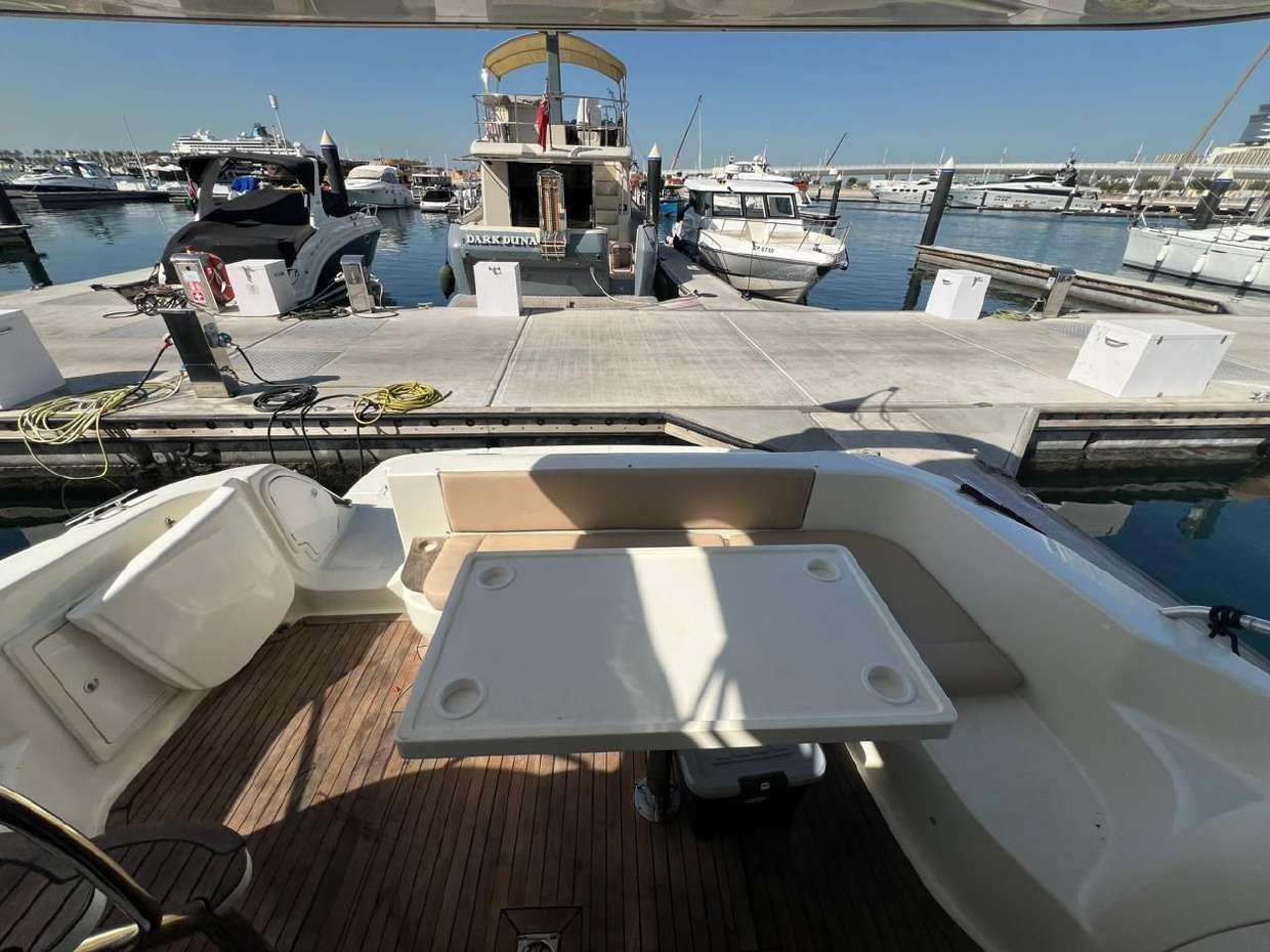 Side view of YRD Signature 43ft yacht during cruise